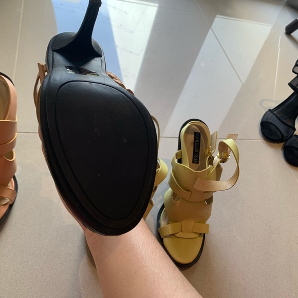 Lot ! Of Izabela Rue heels. - Picture 3 of 6